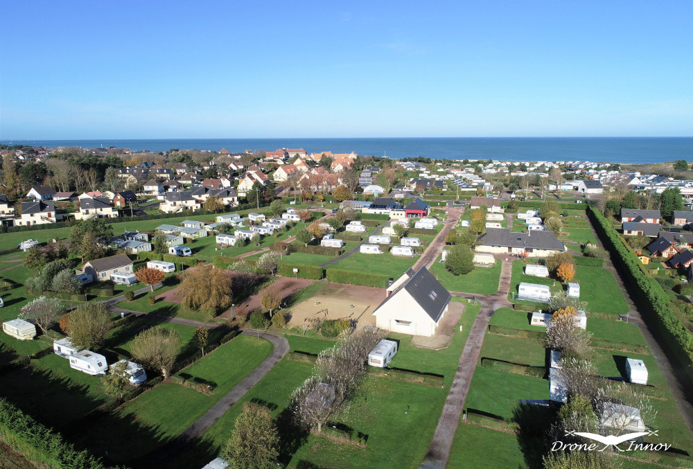 Vue du Camping Ariane situé en bord de mer à Merville Franceville en Normandie
