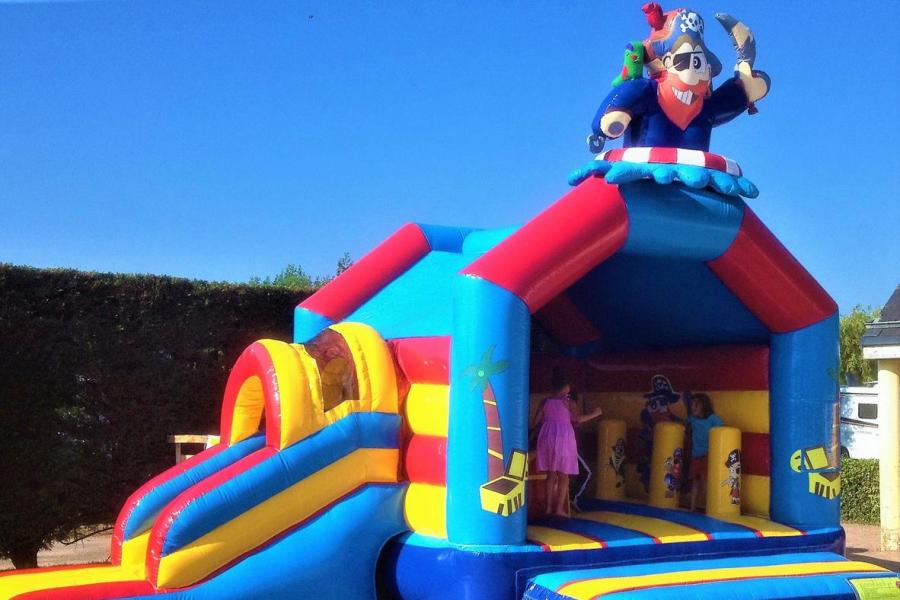 Jeux pour enfants - Camping Ariane Merville-Franceville